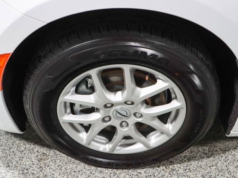 Used 2023 Chrysler Pacifica Touring-L image 11