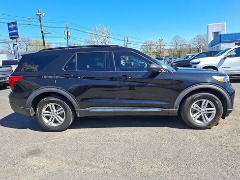 Used 2021 Ford Explorer XLT w/ Equipment Group 202A image 9