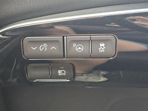 Used 2021 Toyota Prius LE image 15