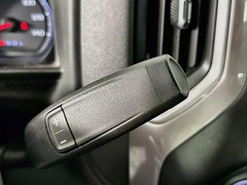 Used 2019 Chevrolet Silverado 1500 Custom w/ Custom Value Package AWD/4WD image 18