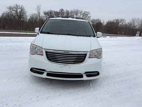 Used 2013 Chrysler Town & Country Touring image 2
