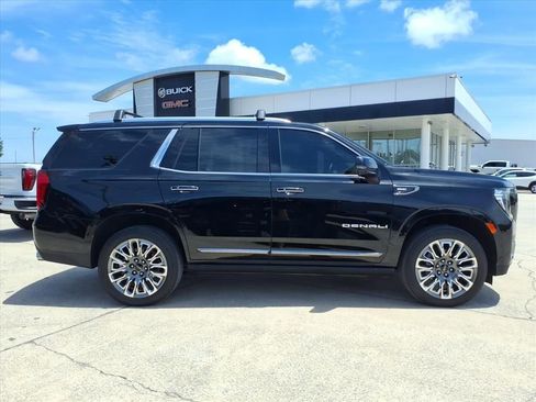 Used 2024 GMC Yukon Denali Ultimate AWD/4WD image 8