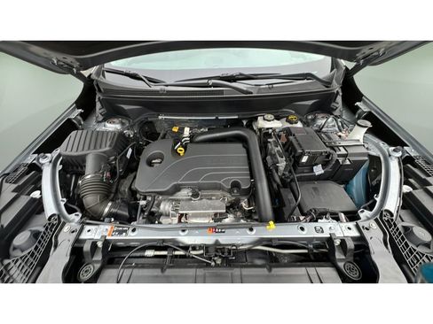 Certified 2024 GMC Terrain SLT w/ Infotainment Package II image 33