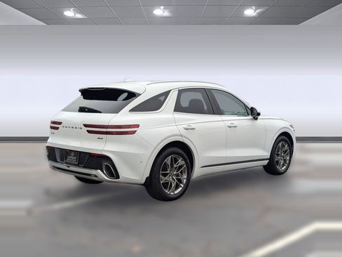 Used 2022 Genesis GV70 2.5T w/ Advanced Package image 9