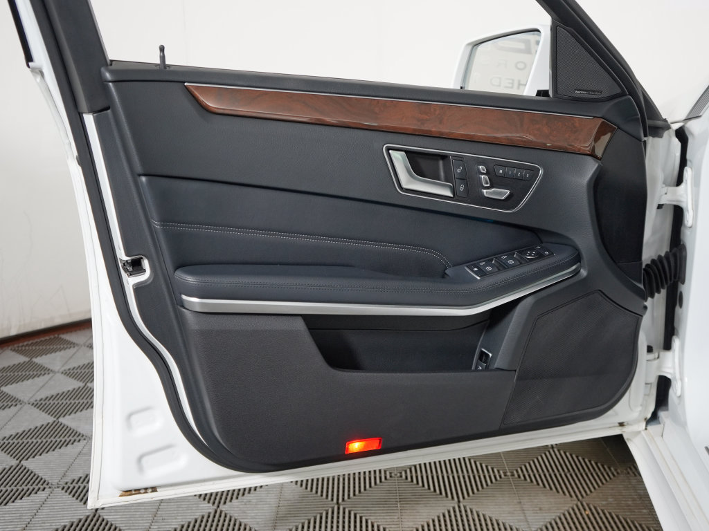 Used 2014 Mercedes-Benz E 350 4MATIC Sedan image 30