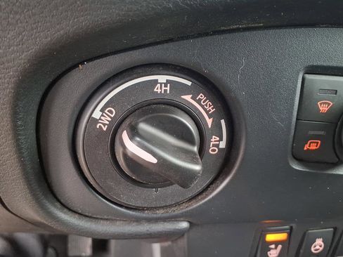 Used 2023 Nissan Frontier PRO-4X w/ Pro Convenience Package AWD/4WD image 30