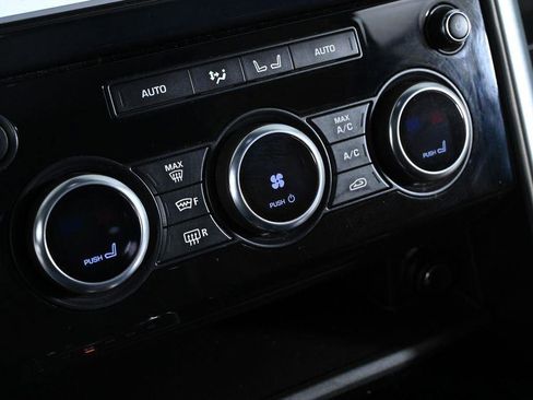 Used 2019 Land Rover Discovery HSE image 18