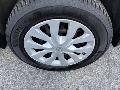 Used 2017 Nissan Rogue S AWD/4WD image 26