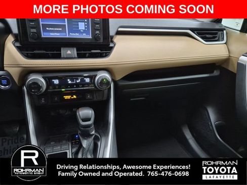 Used 2019 Toyota RAV4 XLE w/ Convenience Package FWD image 18