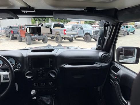 Used 2012 Jeep Wrangler Unlimited Sahara AWD/4WD image 88