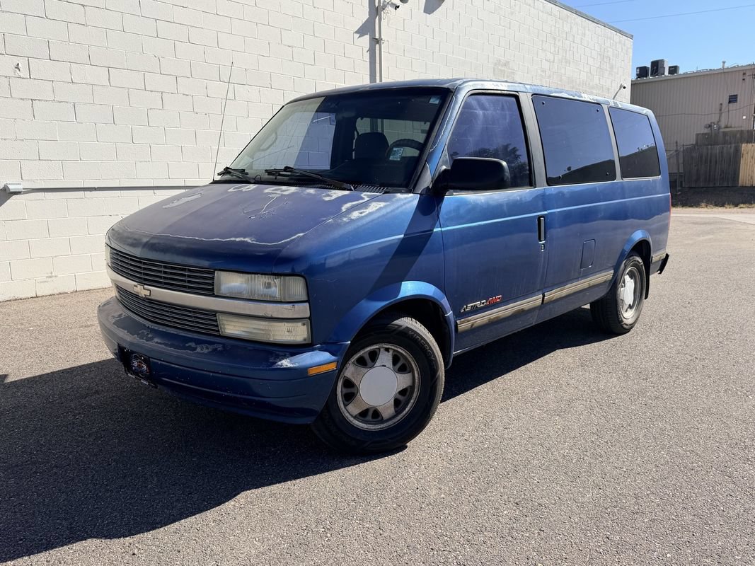 Used 1995 Chevrolet Astro AWD Passenger image 1