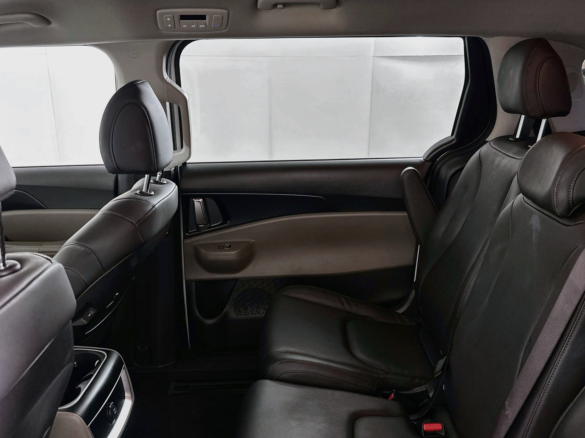 Used 2026 Kia Carnival FWD image 31