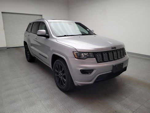Used 2019 Jeep Grand Cherokee Altitude image 13