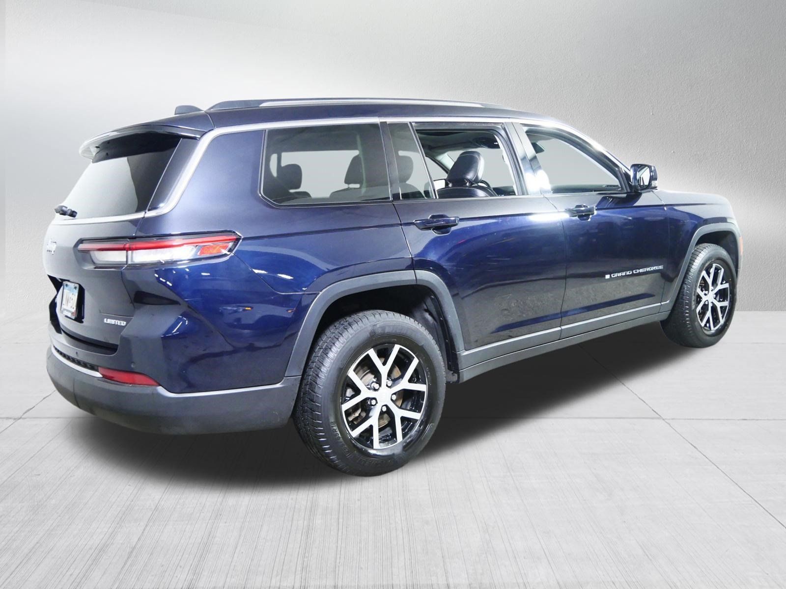 Used 2023 Jeep Grand Cherokee L Limited AWD/4WD image 7