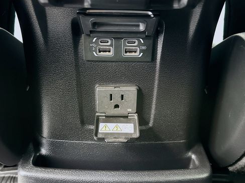 Used 2018 Jeep Wrangler Unlimited Sahara AWD/4WD image 16