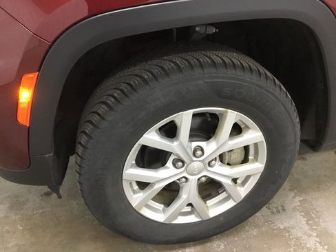 Used 2023 Jeep Grand Cherokee Limited image 4