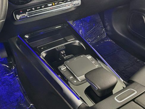 Used 2023 Mercedes-Benz GLB 250 w/ Premium Package image 6