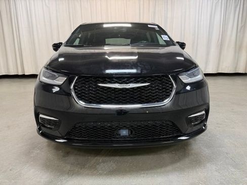 Used 2025 Chrysler Pacifica Select FWD image 12