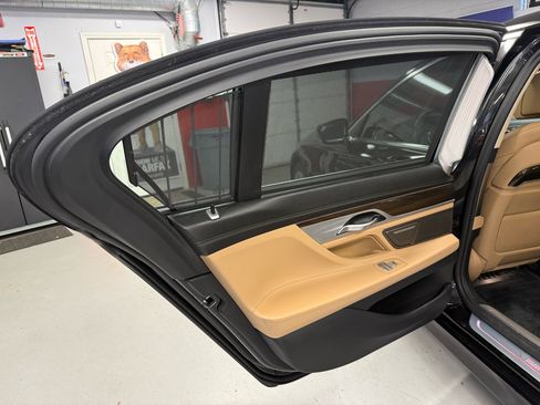 Used 2019 BMW 750i xDrive w/ Executive Package image 34