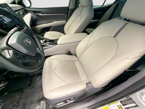 Used 2022 Toyota Camry SE FWD image 11