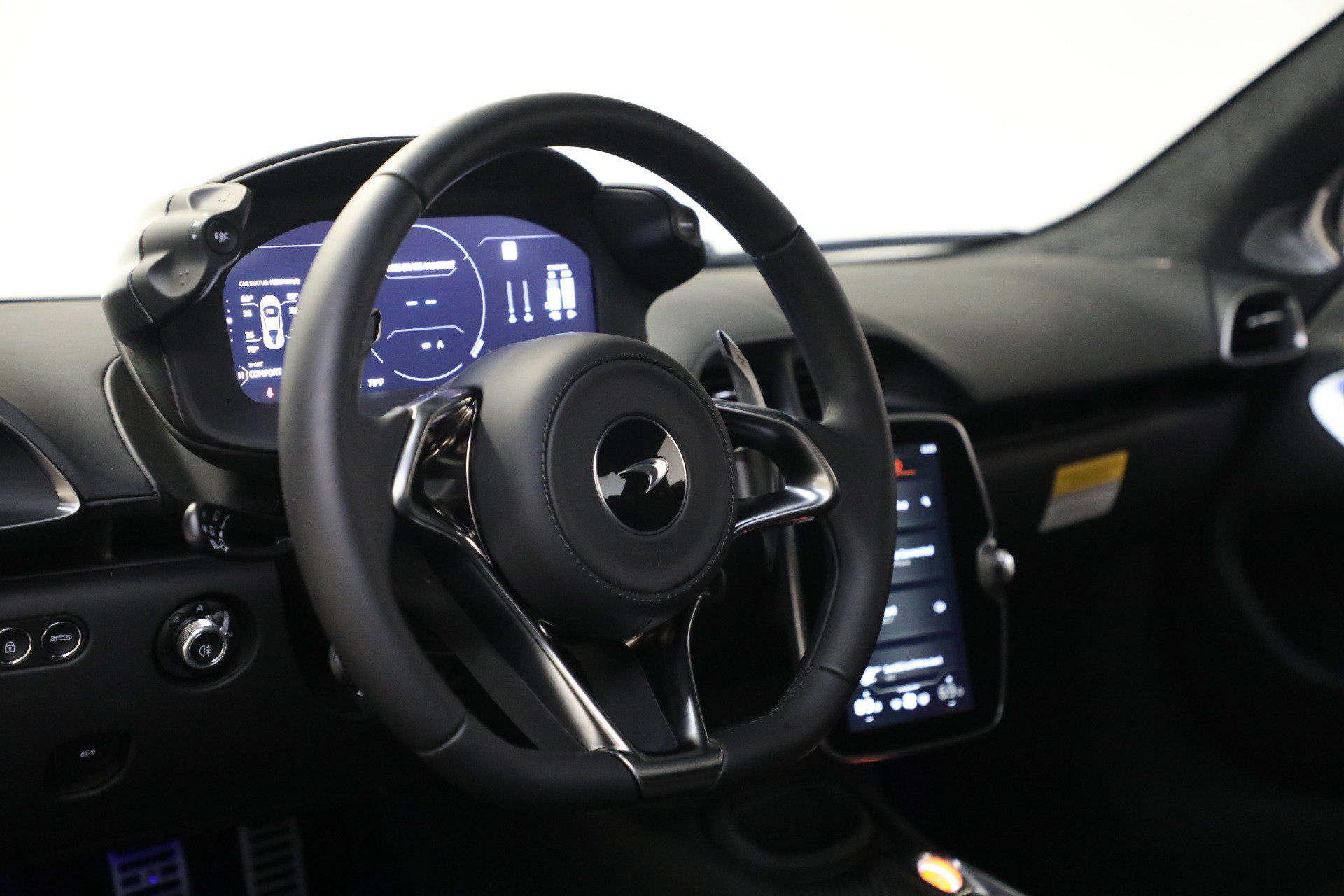 Used 2025 McLaren Artura RWD image 26