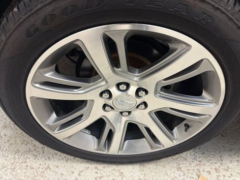 Used 2015 Cadillac Escalade Luxury image 33