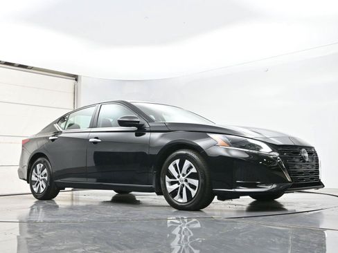 Used 2024 Nissan Altima 2.5 S FWD image 27