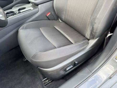 Used 2025 Nissan Altima 2.5 SV FWD image 34