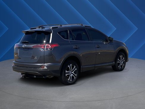Used 2018 Toyota RAV4 LE w/ Carpet Mat Package AWD/4WD image 3