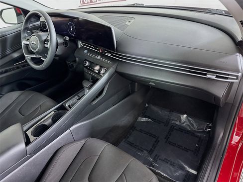 Certified 2023 Hyundai Elantra SEL w/ Convenience Package image 31