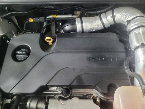 Used 2021 Chevrolet Trax LT FWD image 30
