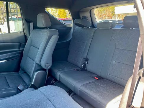New 2025 Chevrolet Traverse LT w/ Driver Confidence Package FWD image 23