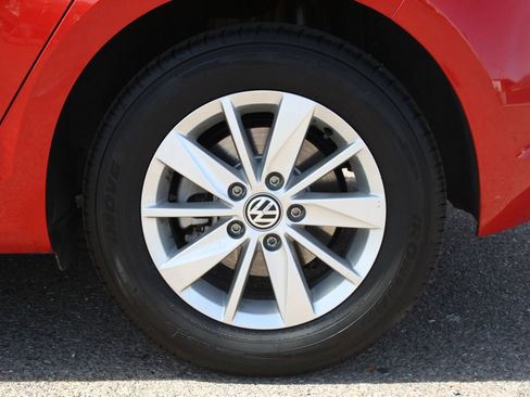 Used 2015 Volkswagen Golf S FWD image 11