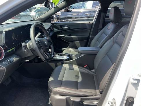 Used 2024 Chevrolet Trax RS FWD image 15