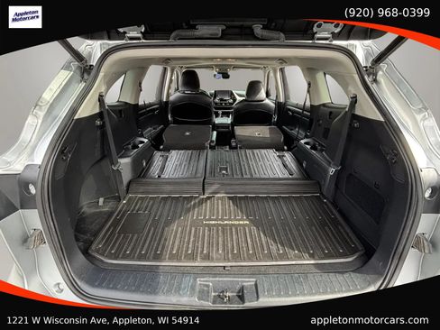 Used 2022 Toyota Highlander XLE AWD/4WD image 43