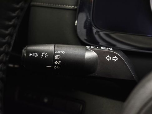 Used 2023 Nissan Pathfinder SV image 16