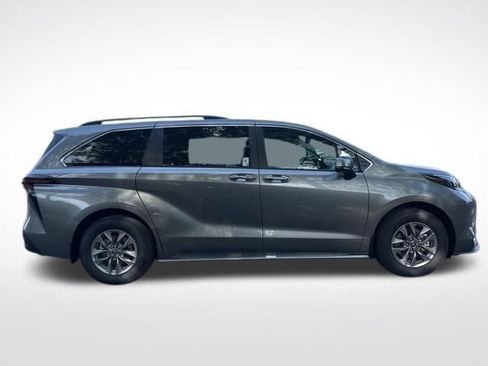 New 2026 Toyota Sienna XLE FWD image 6