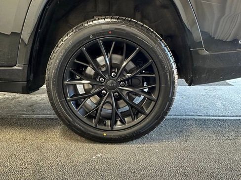 Used 2021 Jeep Grand Cherokee L Summit w/ Luxury Tech Group V image 12