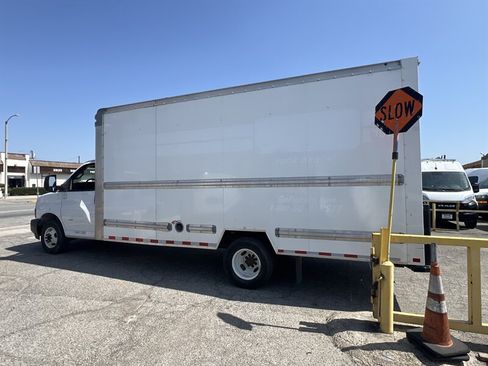 Used 2021 GMC Savana 3500 Extended w/ Power Convenience Package RWD image 4