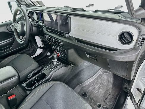 Used 2024 Jeep Gladiator Sport AWD/4WD image 30
