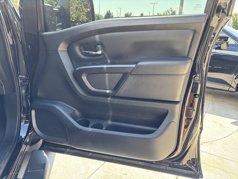 Used 2023 Nissan Titan SV w/ SV Convenience Package RWD image 26