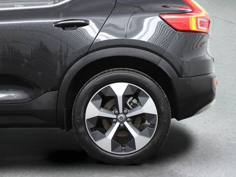 Used 2024 Volvo XC40 B5 Plus AWD/4WD image 8