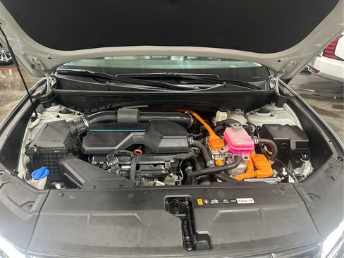 Certified 2024 Hyundai Tucson Limited AWD/4WD image 11