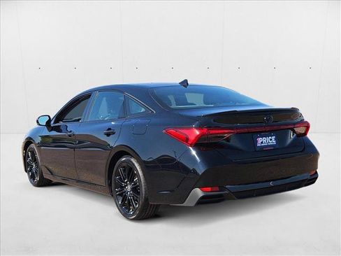 Used 2022 Toyota Avalon XSE image 8