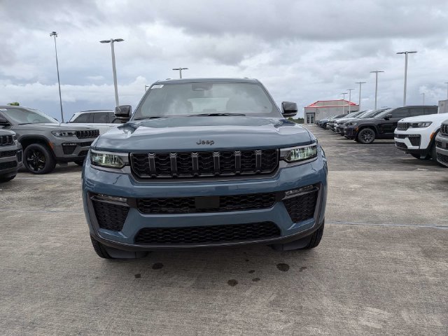 New 2027 Jeep Grand Cherokee Limited w/ Limited Altitude Package RWD image 9