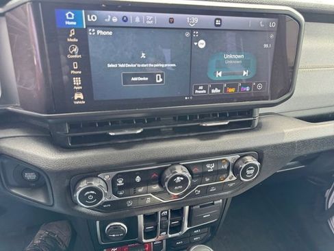 Used 2024 Jeep Gladiator Sport AWD/4WD image 18