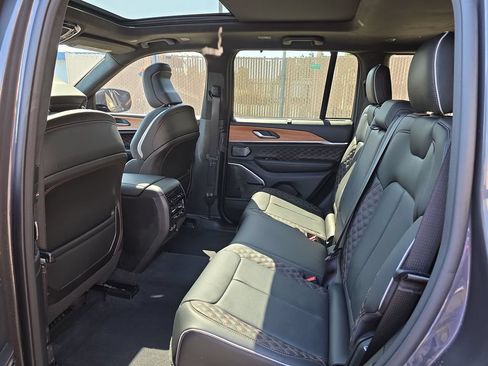 Used 2022 Jeep Grand Cherokee Summit AWD/4WD image 4
