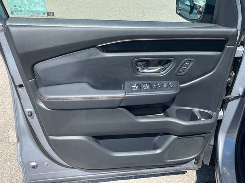 Certified 2025 Honda Pilot TrailSport image 10