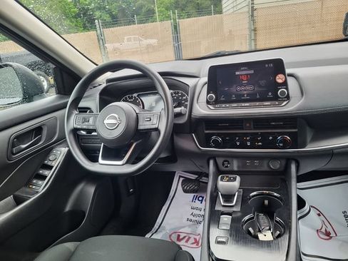 Used 2024 Nissan Rogue S FWD image 15