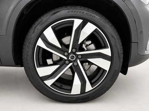 Used 2024 Volvo XC40 B5 Plus w/ Protection Package Premier AWD/4WD image 37
